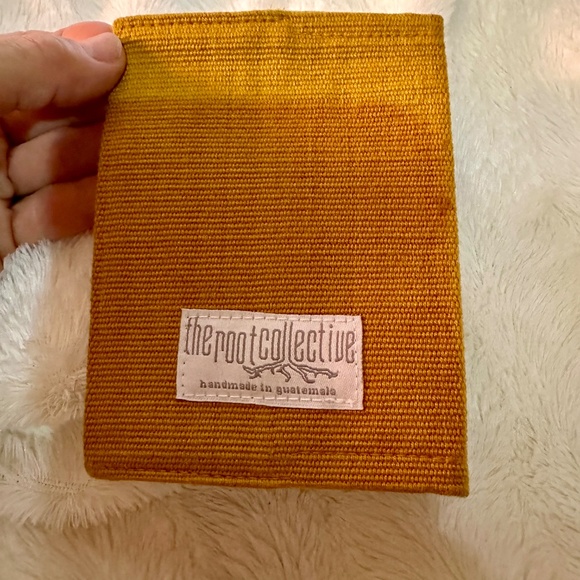 The Root Collective Handmade Guatemala Fabric Wallet – Flexible/Unstructured - Picture 3 of 8